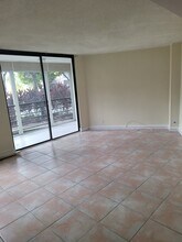 20400 W Country Club Dr, Unit 115 in Aventura, FL - Building Photo - Building Photo