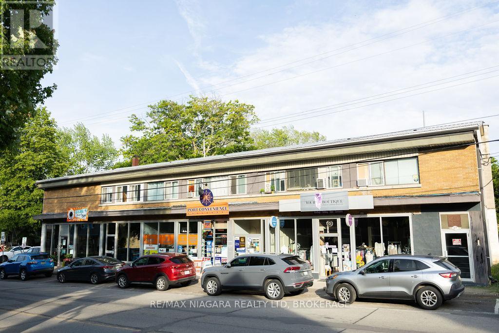 27 Main St in St Catharines, ON - Building Photo