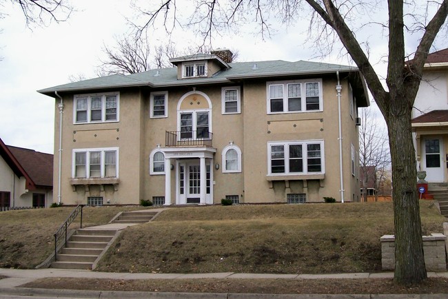 4209 Cedar Ave S in Minneapolis, MN - Building Photo - Building Photo