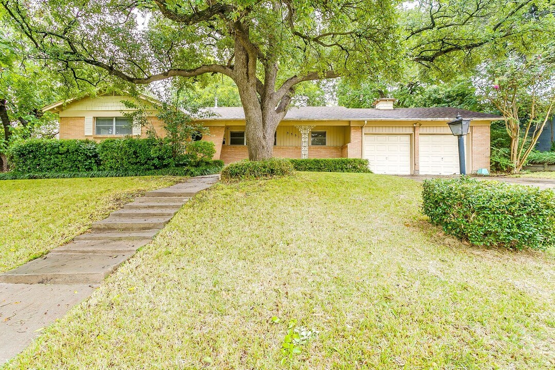 3551 Cromart Ct S in Fort Worth, TX - Building Photo