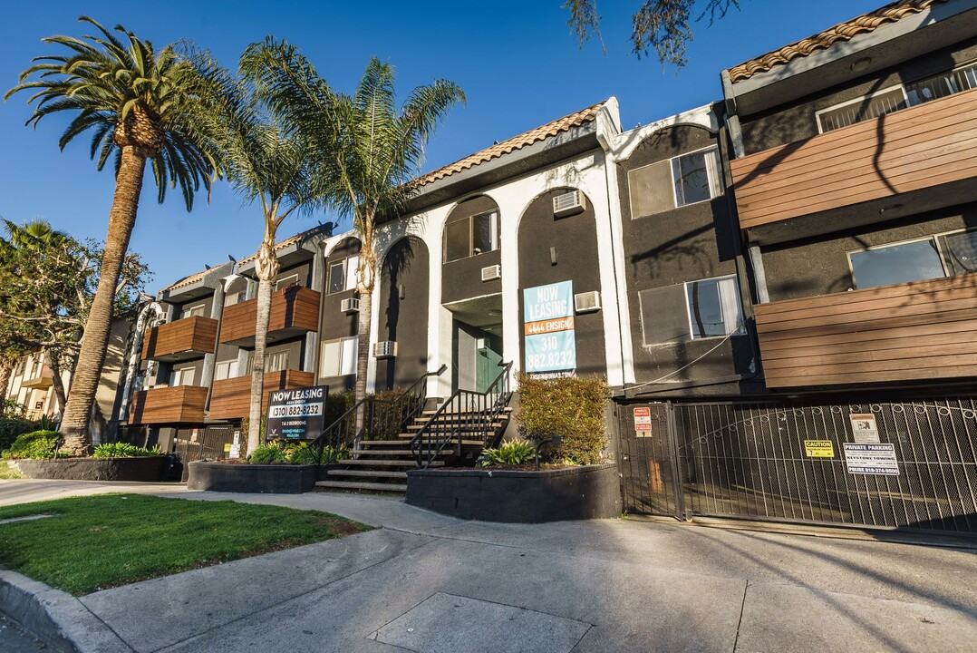 4444 Ensign Avenue in West Toluca Lake, CA - Building Photo