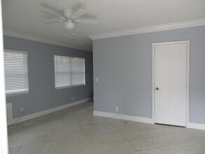 161 SE 5th Ave-Unit -Apt #1 in Delray Beach, FL - Building Photo - Building Photo