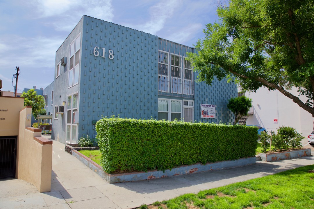 618 E Cedar Ave in Burbank, CA - Building Photo