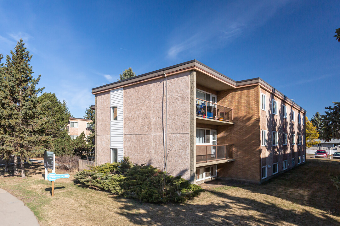 Edgemont Apartments in Edmonton, AB - Building Photo