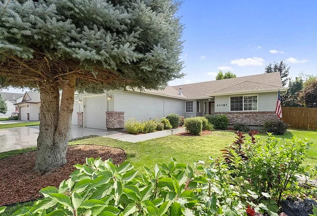 10387 W Shadow Rock St in Garden City, ID - Building Photo - Building Photo