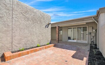 7147 N Vía Nueva in Scottsdale, AZ - Building Photo - Building Photo