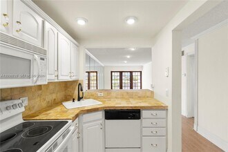 455 Paradise Isle Blvd in Hallandale Beach, FL - Building Photo - Building Photo