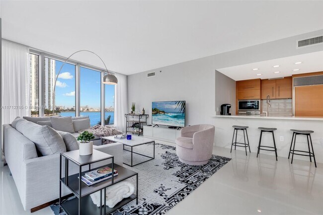 465 Brickell Ave, Unit 402 in Miami, FL - Foto de edificio - Building Photo