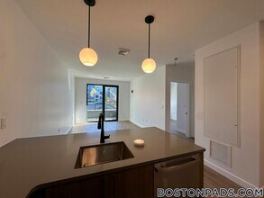 199 Gardner St in Boston, MA - Foto de edificio - Building Photo