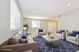 7517 Maiden Run Ave, Unit RW-504 in Las Vegas, NV - Foto de edificio - Building Photo