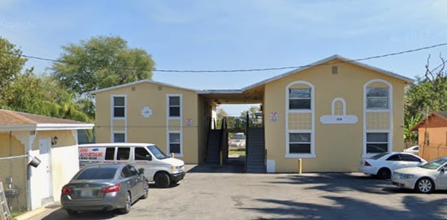 109 NW 8th St, Unit 3 in Belle Glade, FL - Building Photo - Building Photo