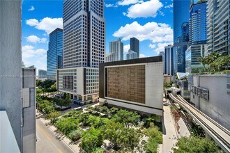 31 SE 6th St, Unit 1201 in Miami, FL - Building Photo - Building Photo