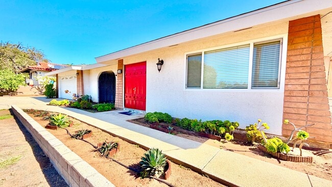 109 Del Sureno in Fallbrook, CA - Building Photo - Building Photo