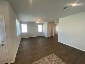 133 Keltic Dr in Kyle, TX - Building Photo - Building Photo