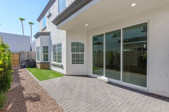 3240 E Pinchot Ave in Phoenix, AZ - Building Photo - Building Photo