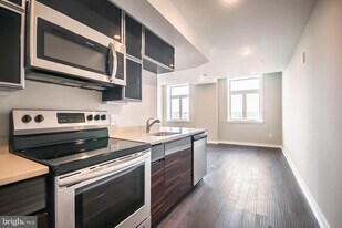 1 W Main St in Norristown, PA - Building Photo