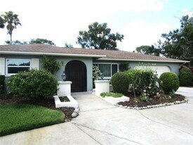 4700 Greencroft Rd in Sarasota, FL - Building Photo
