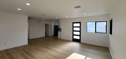 1101 Ocean Ave, Unit B in Seal Beach, CA - Building Photo - Building Photo