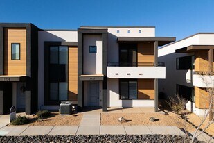 3302 E Elkhorn Ln in Washington, UT - Building Photo