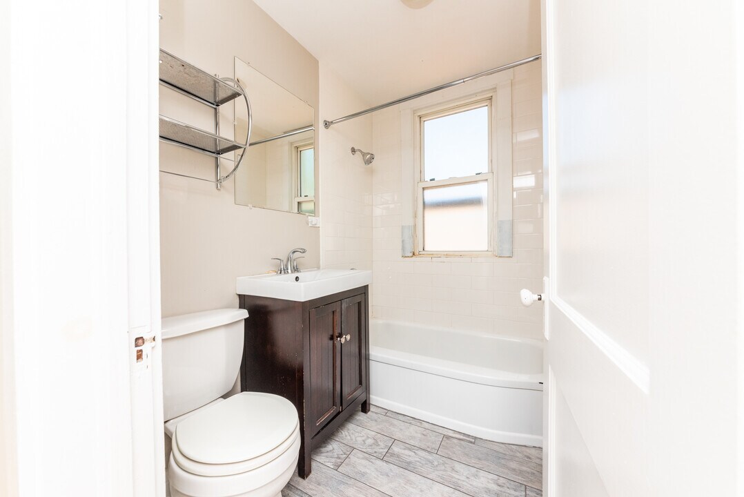 4153 N Whipple St, Unit 2 in Chicago, IL - Building Photo