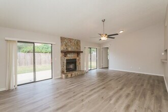 936 Sunridge Point Dr in Seffner, FL - Foto de edificio - Building Photo