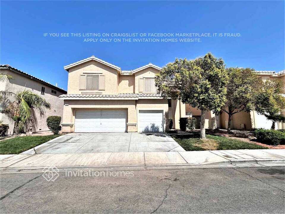 7220 Golden Falcon St in Las Vegas, NV - Building Photo