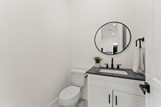 891 Lucky St in Houston, TX - Building Photo - Building Photo