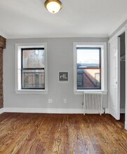 Avenue A in New York, NY - Foto de edificio - Building Photo