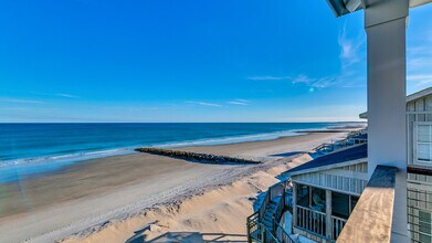 685 County Rd S-22-104 in Pawleys Island, SC - Building Photo - Building Photo