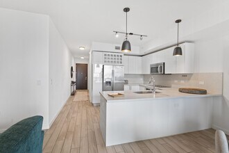 999 SW 1st Ave, Unit 2502 in Miami, FL - Building Photo - Building Photo
