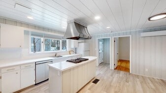 186 Main St, Unit 2 in Wayland, MA - Building Photo