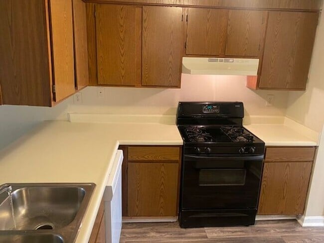 1215 Oakplace Dr SW in Marietta, GA - Building Photo - Building Photo