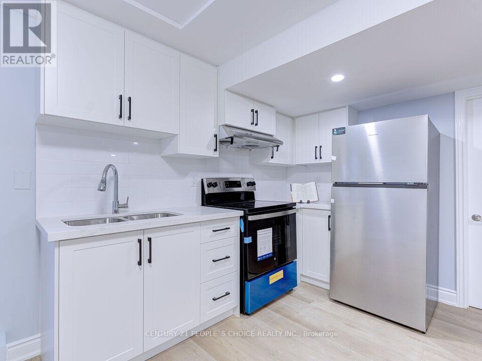 6127 Silken Laumann Way in Mississauga, ON - Building Photo