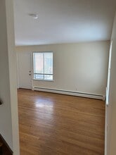 127 New Britain Ave in Unionville, CT - Foto de edificio - Building Photo