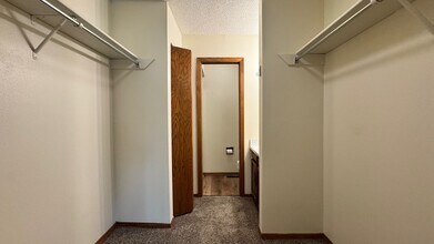 3900-3951 Doral Dr in Rapid City, SD - Building Photo - Building Photo