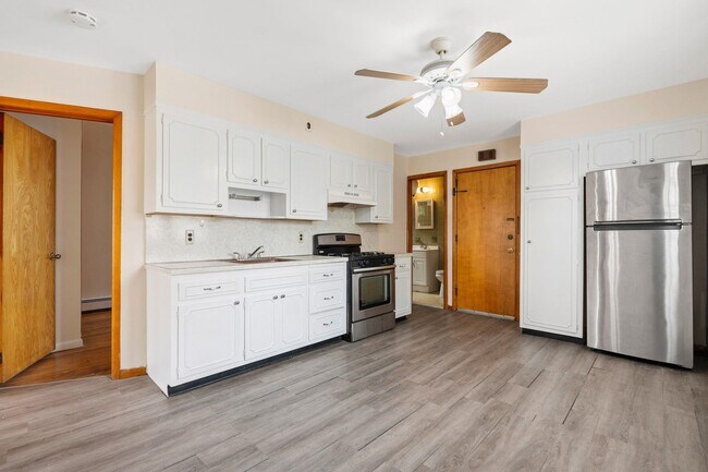 property at 39 W 51st St