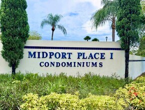 1508 SE Royal Green Cir in Port St. Lucie, FL - Building Photo - Building Photo