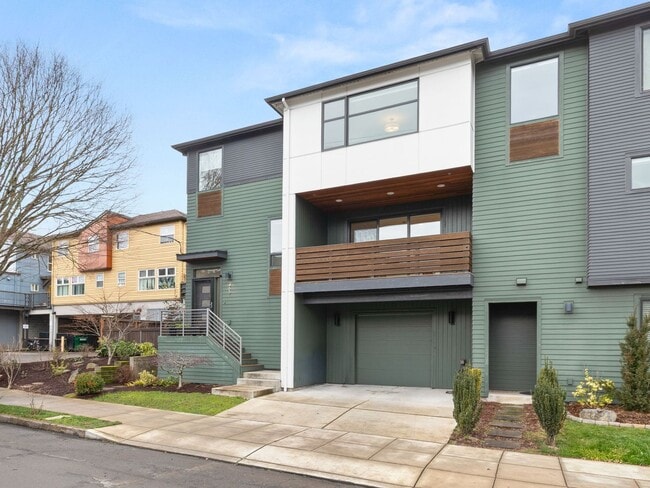 property at 465 NE Skidmore St