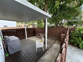 551 NW 41st St in Miami, FL - Building Photo - Building Photo