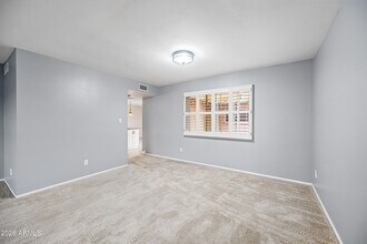 5945 E Thomas Rd in Scottsdale, AZ - Building Photo - Building Photo