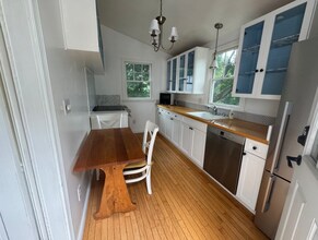 16 Colburn St in Westwood, MA - Building Photo - Building Photo