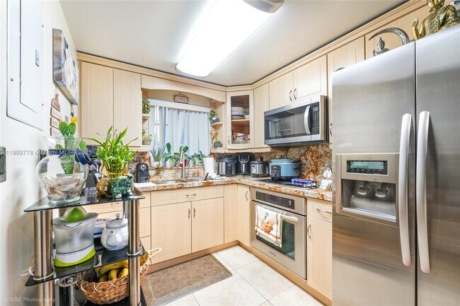 3900 W 11th Ave in Hialeah, FL - Building Photo - Building Photo