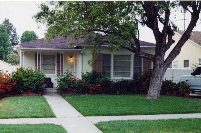 property at 5026 Newcastle Ave