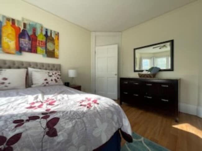 40 Forest St, Unit rooms in Boston, MA - Foto de edificio - Building Photo