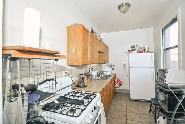 1559 W Pratt Blvd, Unit K07J in Chicago, IL - Foto de edificio - Building Photo