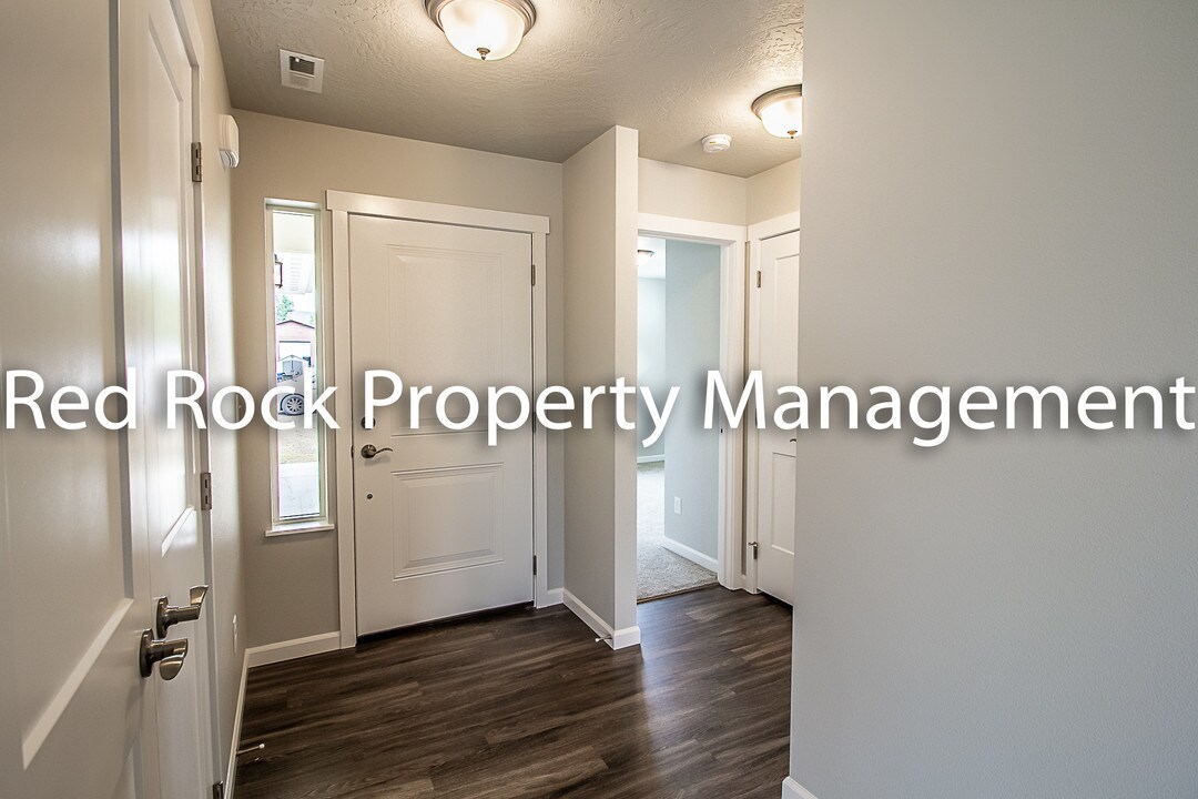 16909 E Knox Ln in Spokane Valley, WA - Building Photo