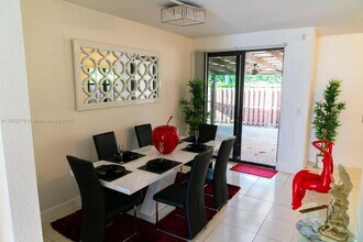 9721 NW 9th St in Miami, FL - Building Photo - Building Photo