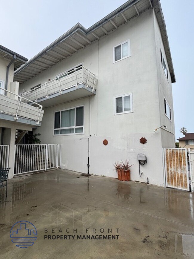 205 Via Riviera in Torrance, CA - Building Photo - Building Photo
