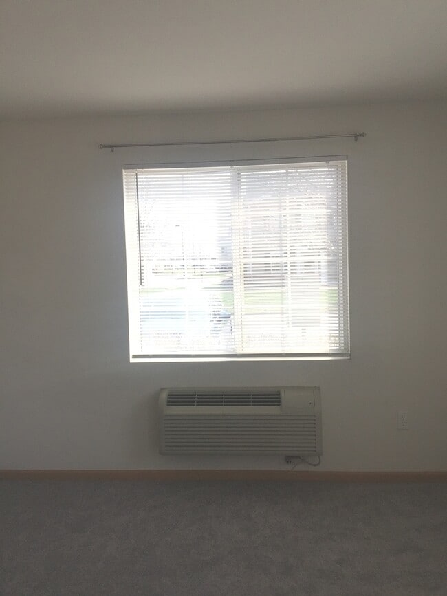 122 Bertram Dr in Yorkville, IL - Building Photo - Building Photo