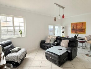 7551 NW 174th Terrace in Hialeah, FL - Building Photo - Building Photo